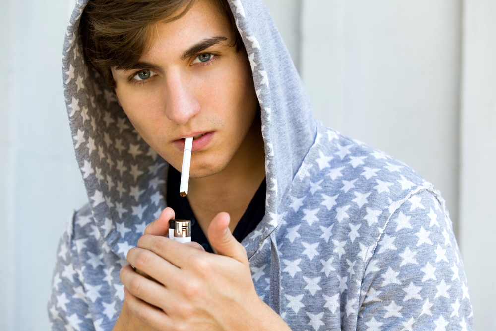 Киносцены с сигаретами подталкивают подростков к курению